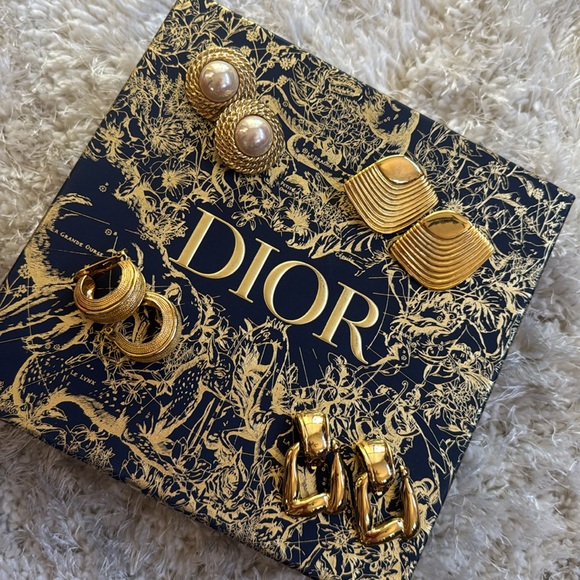 Vintage Jewelry - Vintage Clip On Earring Bundle ( Four Pairs )